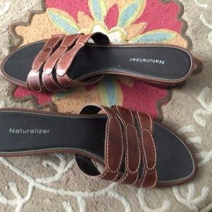 Naturalized sandal brown small heel hardly worn